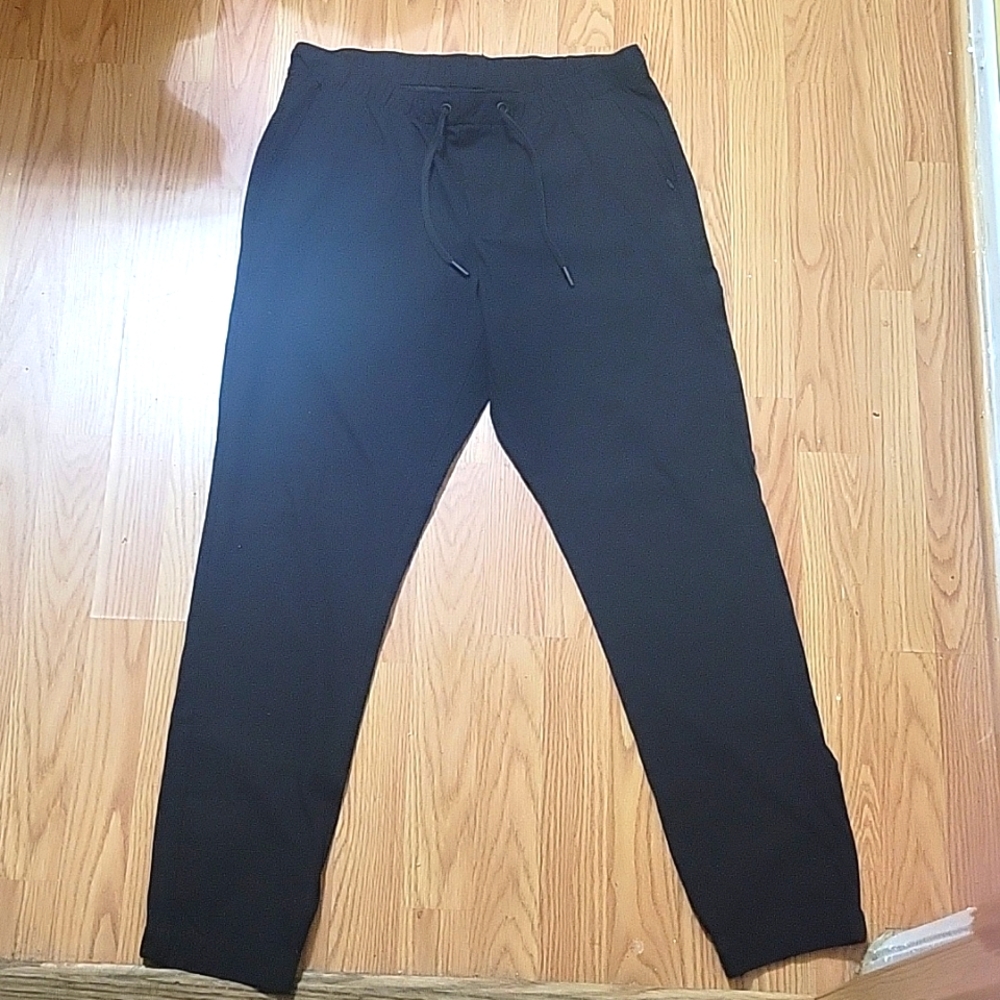 Calvin Klein mens black modern joggers (M)